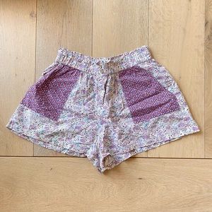 urban outfitters women’s floral shorts (size med.)
